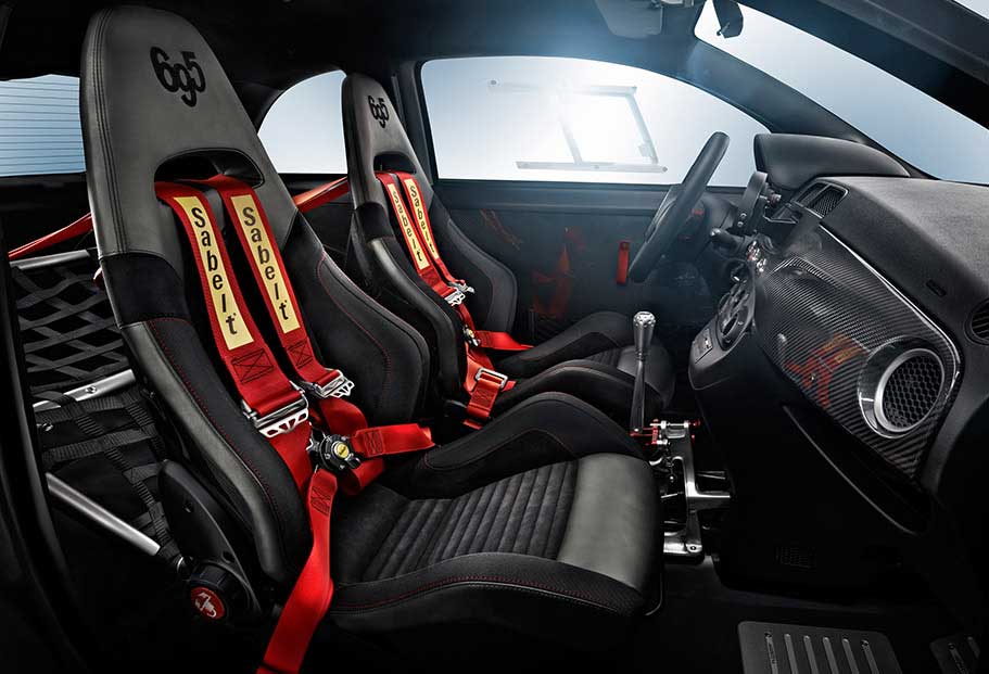 Interno Abarth 695 Biposto