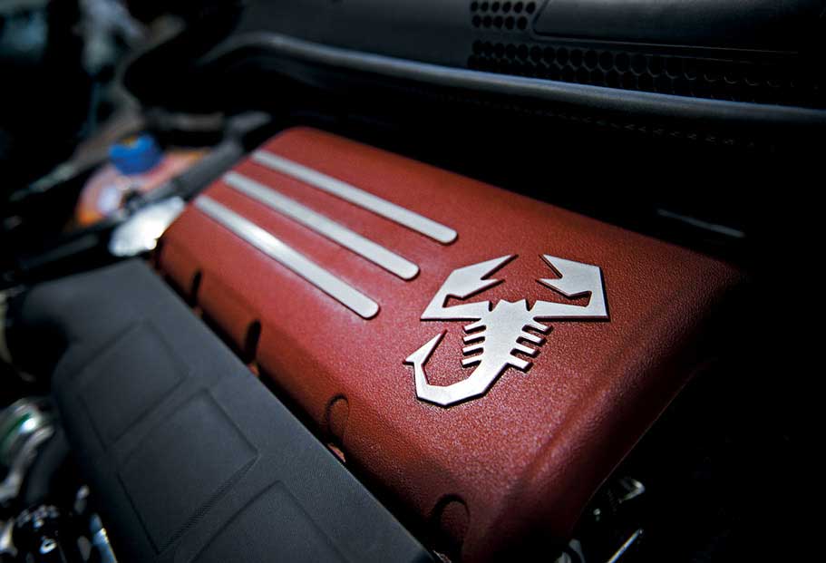 Dettaglio motore Abarth 695 Biposto