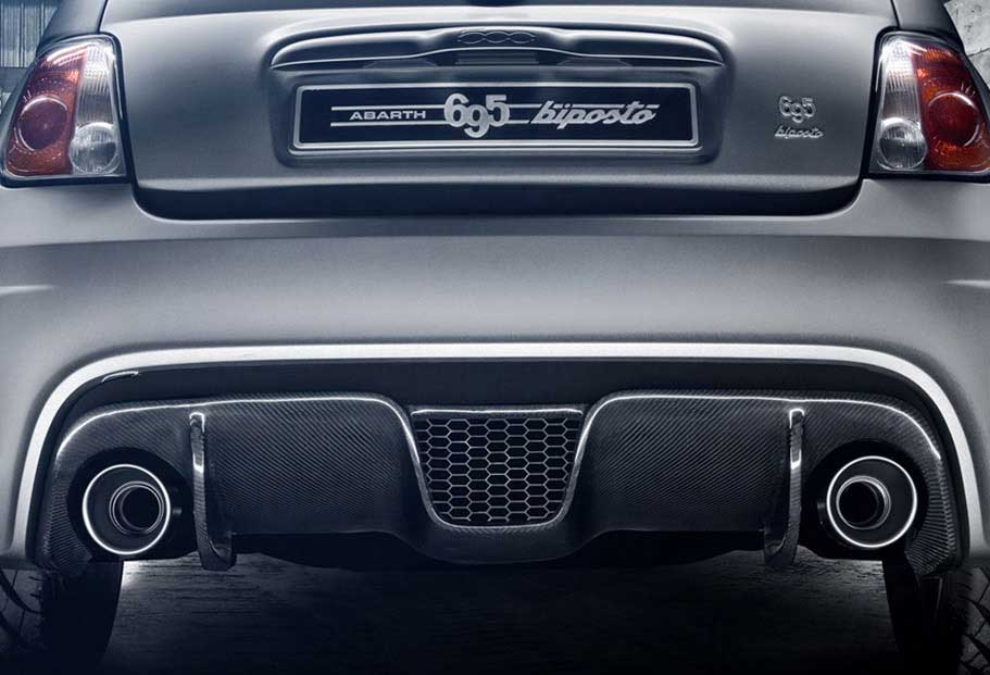 Dettaglio targa placca Abarth 695 Biposto e stemma Abarth